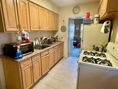 69-15 Cloverdale Blvd, Flushing, NY 11364 - photo 6