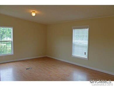 202 Lamonda Dr, Hendersonville, NC 28792 - photo 5