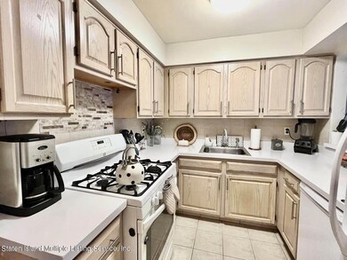30 Croft Ct unit A, Staten Island, NY 10306 - photo 5
