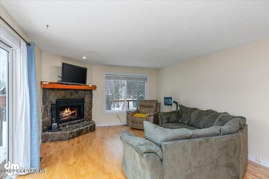 05-Living Room_MAX1607