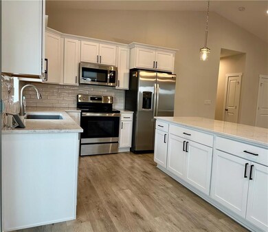 922 E 9th St N, Newton, IA 50208 - photo 5