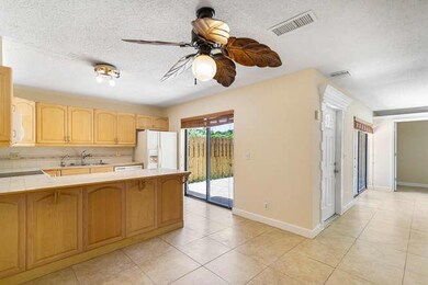 1694 Forest Lakes Cir-small-007-012-Kitc