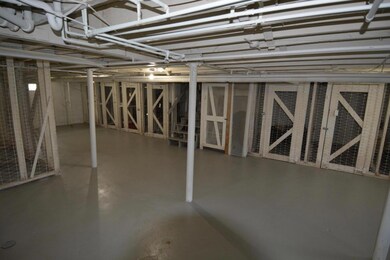basement storage 2895