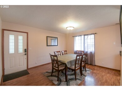 395 N 1st St, Creswell, OR 97426 - photo 6