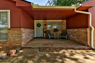 Nice covered front patio.