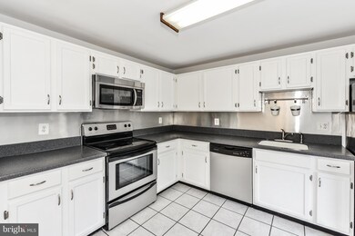 13848 Laura Ratcliff Ct, Centreville, VA 20121 - photo 7