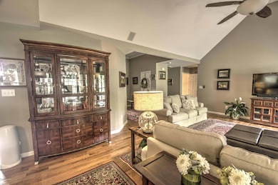 4514 Saratoga Hill Rd Louisville, KY 402