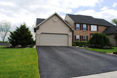 2165 Woodridge Dr, Macungie, PA 18062 - photo 2