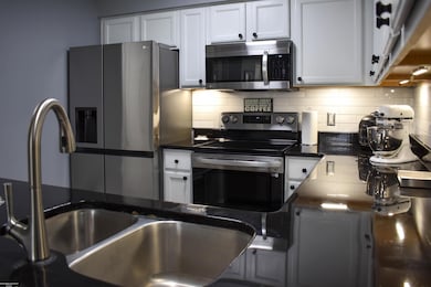 16738 Fieldstone Ridge unit 11, Macomb, MI 48042 - photo 7