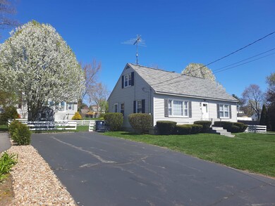 21 Sioux Ave, Nashua, NH 03063 - photo 3