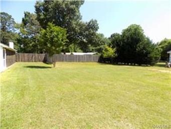 Wonderful large back yard
