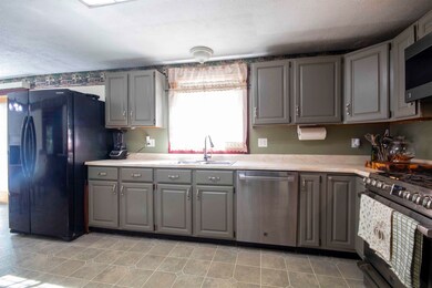 89 Hovey Rd, Londonderry, NH 03053 - photo 6