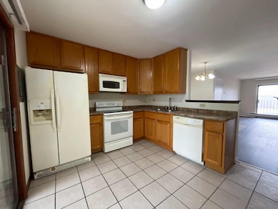 202 N Waters Edge Dr unit 201, Glendale Heights, IL 60139 - photo 4