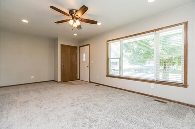 1666 9th St NW, Cedar Rapids, IA 52405 - photo 3
