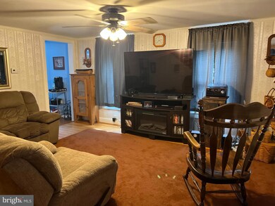 63 S Laurel Ave, Berkeley Springs, WV 25411 - photo 6