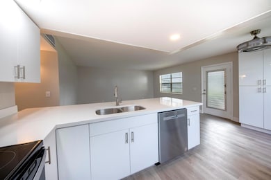 917 Flanders T, Delray Beach, FL 33484 - photo 3