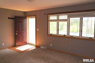 1115 Meadow Lane Dr, Bettendorf, IA 52722 - photo 2