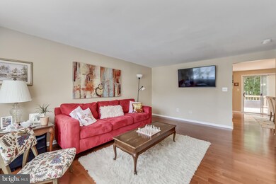 13810 Fount Beattie Ct, Centreville, VA 20121 - photo 6