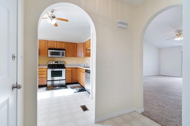 4708 Harbinger Cir E, Columbus, OH 43213 - photo 4