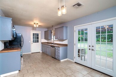 1242 E 5th St, Cushing, OK 74023 - photo 4