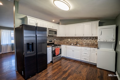 136 Pecos Cir, Carpentersville, IL 60110 - photo 3