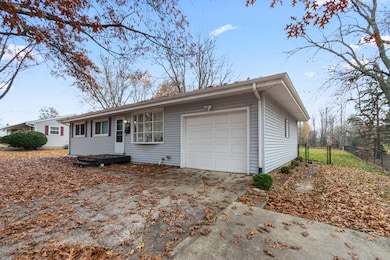 unlisted-address, Bloomington, IL 61704 - photo 3