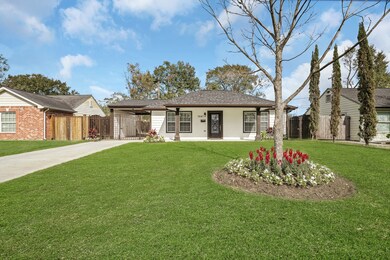 7647 Greendowns St, Houston, TX 77087 - photo 3