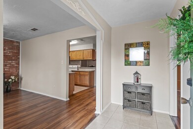 3750 Laura Leigh Dr, Friendswood, TX 77546 - photo 3