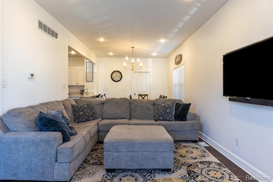 644 Melbourne St, Detroit, MI 48202 - photo 6