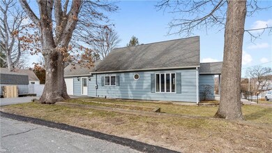 9 Palmer St, Greenville, RI 02828 - photo 4