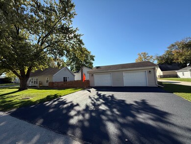 126 E Kerr St, Sycamore, IL 60178 - photo 2