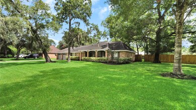 1311 Greenbriar Ave, Friendswood, TX 77546 - photo 3