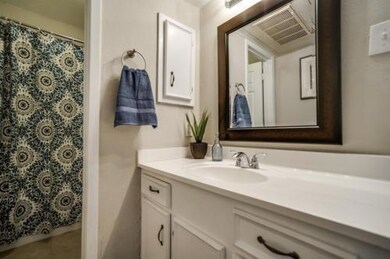 5656 Live Oak St unit 211B, Dallas, TX 75206 - photo 4