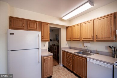 131 Bourbon Ct, Parkville, MD 21234 - photo 5