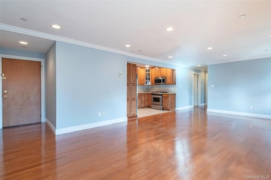 42-23 212th St unit 3B, Bayside, NY 11361 - photo 4