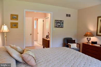 176 Meadow Glen Ln, Reading, PA 19607 - photo 5