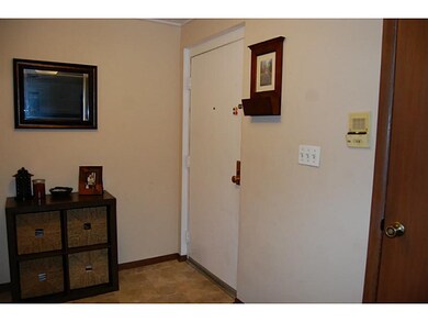 Entry/Foyer.
