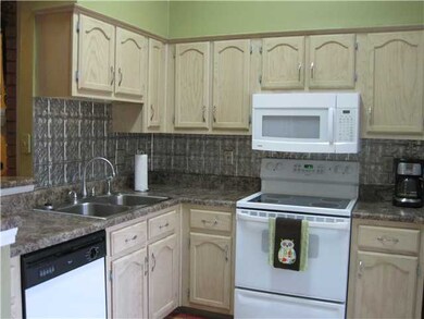 Kitchen is so cute.