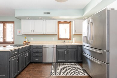 6076 Old Log Trail-18