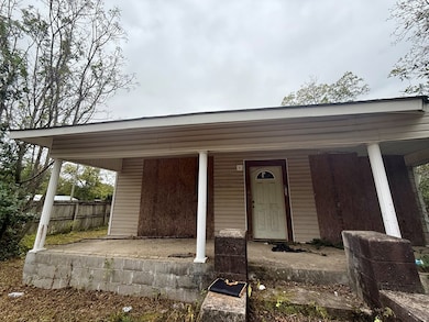 302 E Stough St, Dothan, AL 36303 - photo 2