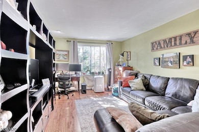 2009 Hawthorne Ln unit 2009, Mahwah, NJ 07430 - photo 6