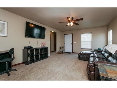 610 A Ave NW, Cedar Rapids, IA 52405 - photo 3