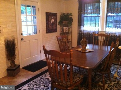 8512 Doyle Dr, Alexandria, VA 22308 - photo 3