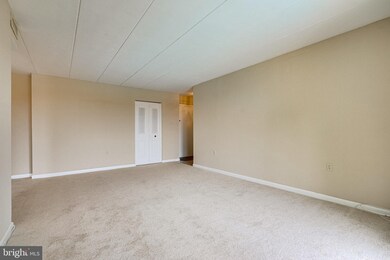 134 Roberts Ln unit 302, Alexandria, VA 22314 - photo 6