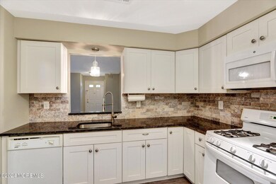 51 Winchester Ct, Matawan, NJ 07747 - photo 4