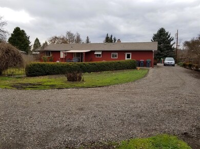3290 Edella St, Central Point, OR 97502 - photo 2
