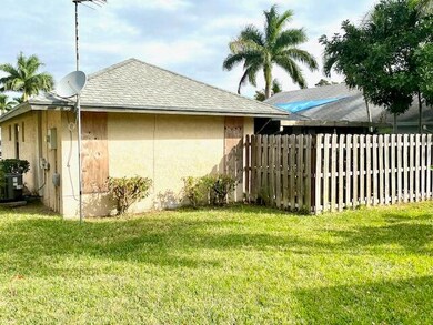 1322 Pines Ln, West Palm Beach, FL 33415 - photo 4