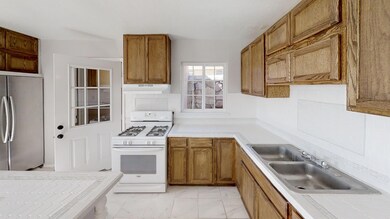 2317 Pittsburg Ave, El Paso, TX 79930 - photo 4