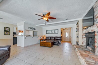 350 W Castle Harbour Dr, Friendswood, TX 77546 - photo 7