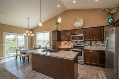 1825 Huntsboro Ln SW, Cedar Rapids, IA 52404 - photo 6